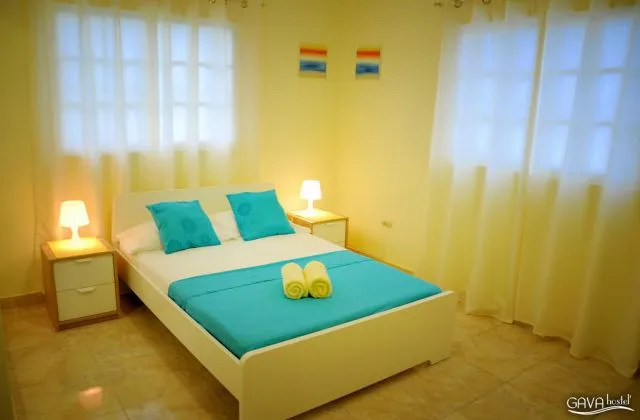 Gava Hostel Punta Cana habitacion 1 grande cama